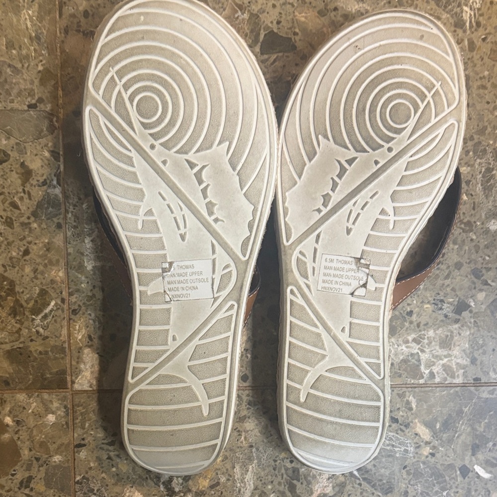 Elegant Tan Women's Sandals - Picture 3 of 3